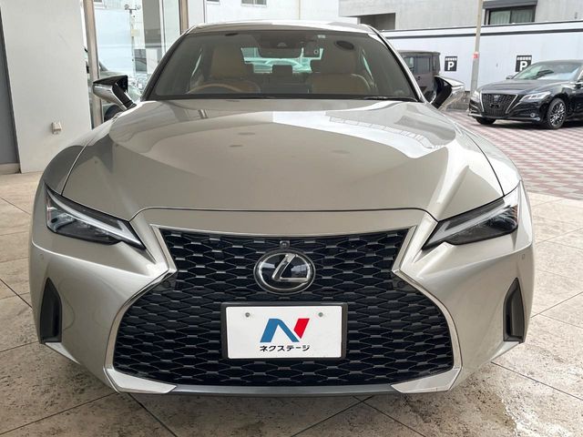 TOYOTA LEXUS IS300H 2023 Image 31