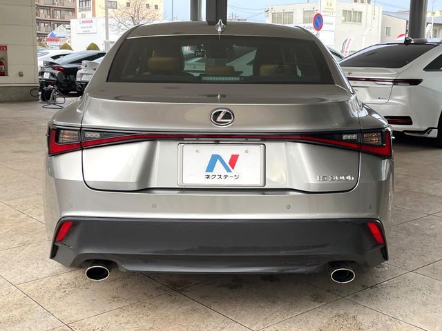 TOYOTA LEXUS IS300H 2023 Image 31