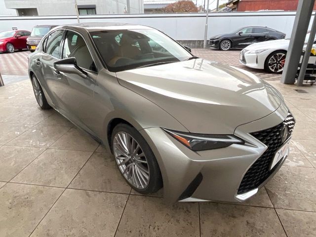 TOYOTA LEXUS IS300H 2023 Image 31
