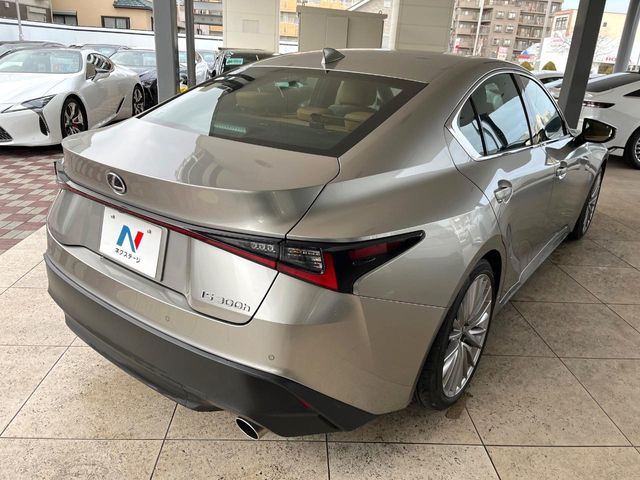 TOYOTA LEXUS IS300H 2023 Image 31