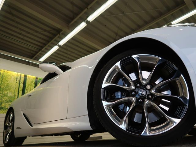 TOYOTA LEXUS LC500H 2018 Image 31