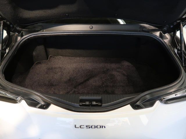 TOYOTA LEXUS LC500H 2018 Image 31