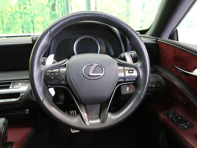 TOYOTA LEXUS LC500H 2018 Image 31