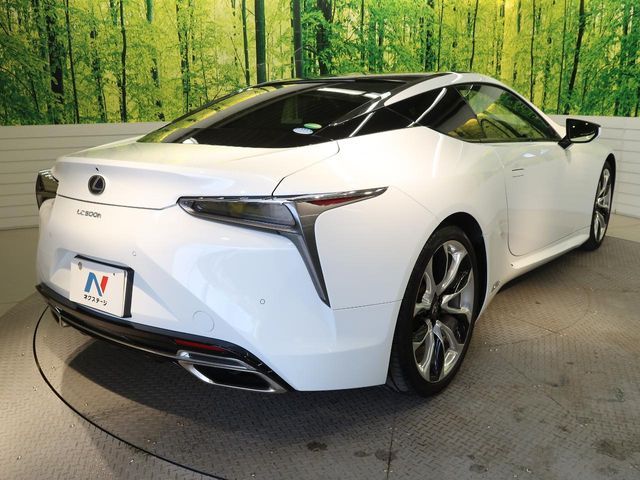 TOYOTA LEXUS LC500H 2018 Image 31