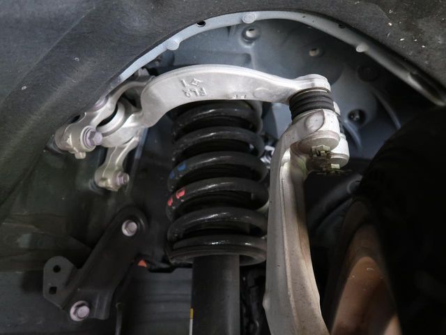 TOYOTA LEXUS LC500H 2018 Image 31