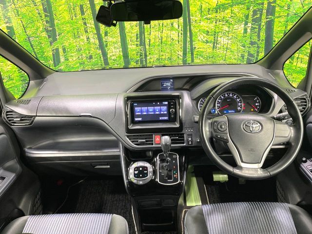 TOYOTA VOXY 2017 Image 31