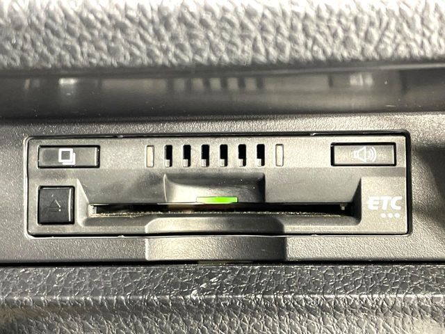 TOYOTA VOXY 2017 Image 31