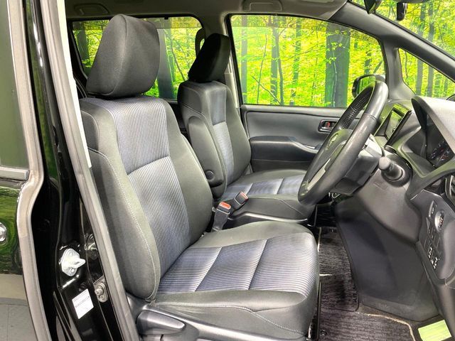 TOYOTA VOXY 2017 Image 31