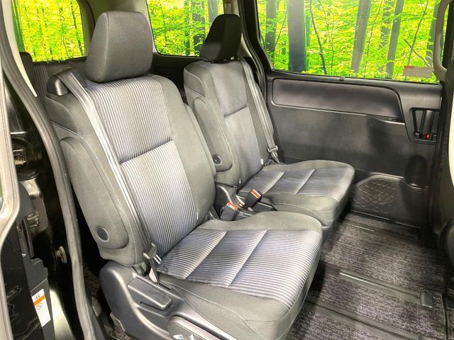 TOYOTA VOXY 2017 Image 31