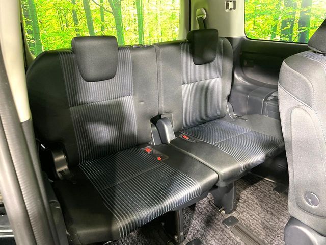 TOYOTA VOXY 2017 Image 31