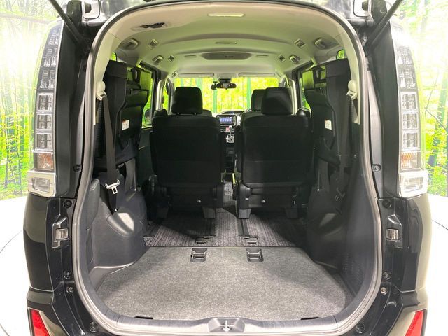 TOYOTA VOXY 2017 Image 31