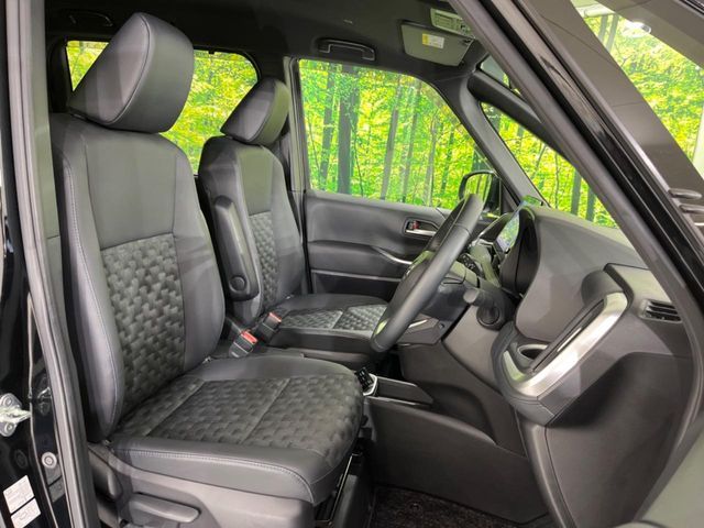 TOYOTA VOXY HYBRID 2023 Image 31