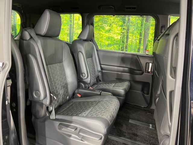 TOYOTA VOXY HYBRID 2023 Image 31