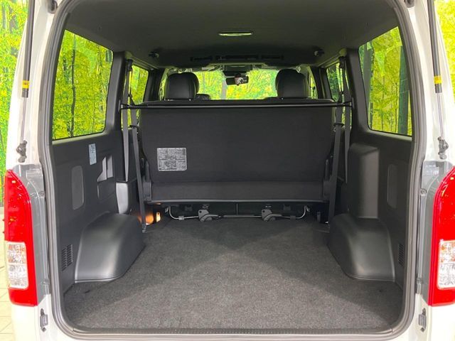 TOYOTA HIACE VAN 4WD 2025 Image 31