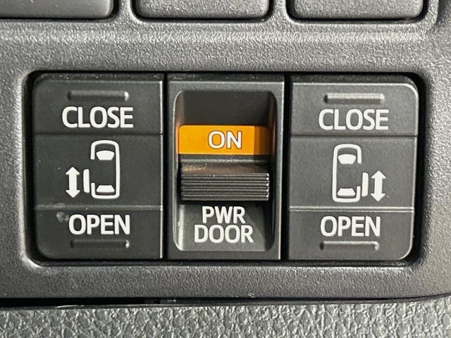 TOYOTA VOXY 2018 Image 31