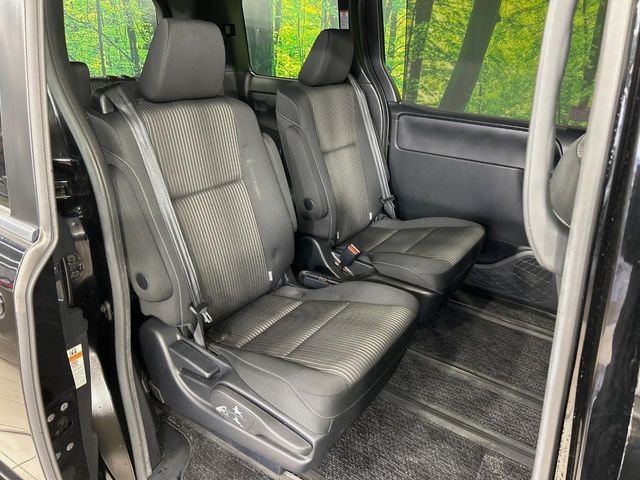 TOYOTA VOXY 2018 Image 31