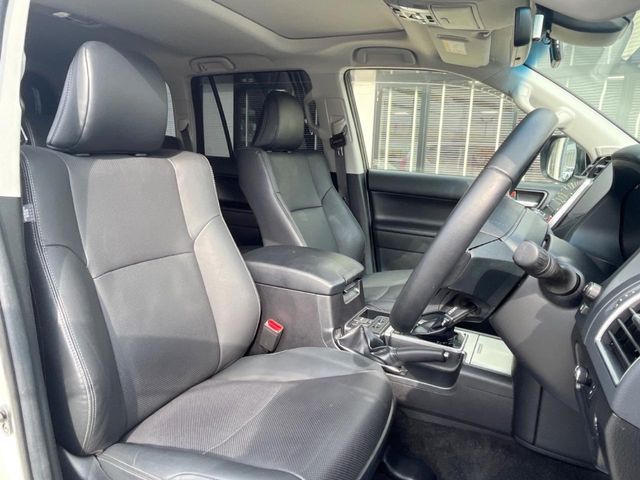 TOYOTA LANDCRUISER PRADO 2023 Image 31