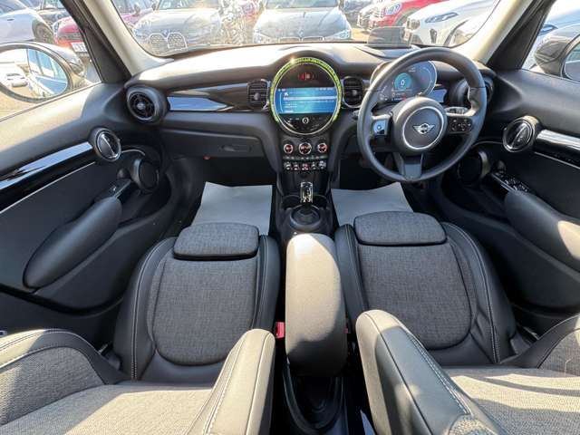 BMW MINI COOPER 5DOOR 2023 Image 31