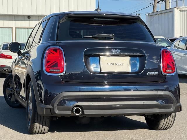 BMW MINI COOPER 5DOOR 2023 Image 31