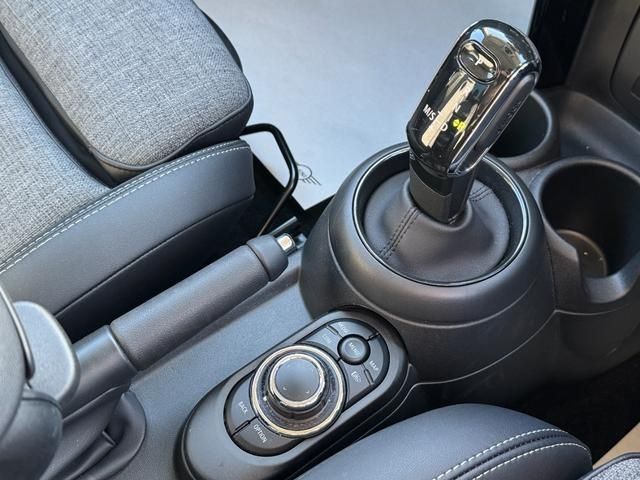 BMW MINI COOPER 5DOOR 2023 Image 31