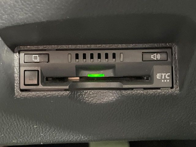 TOYOTA PRIUS 2019 Image 31