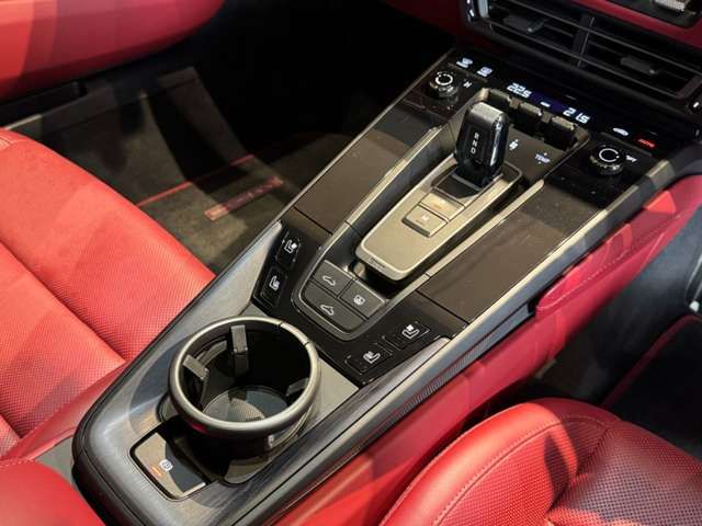 PORSCHE 911 2022 Image 31