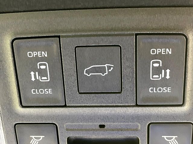 TOYOTA NOAH 2023 Image 31