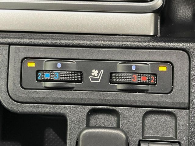 TOYOTA LANDCRUISER PRADO 2023 Image 31