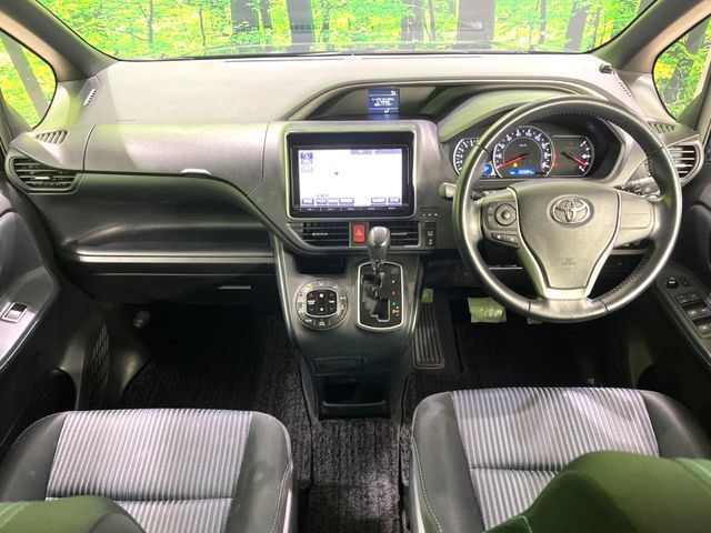TOYOTA VOXY 2015 Image 31