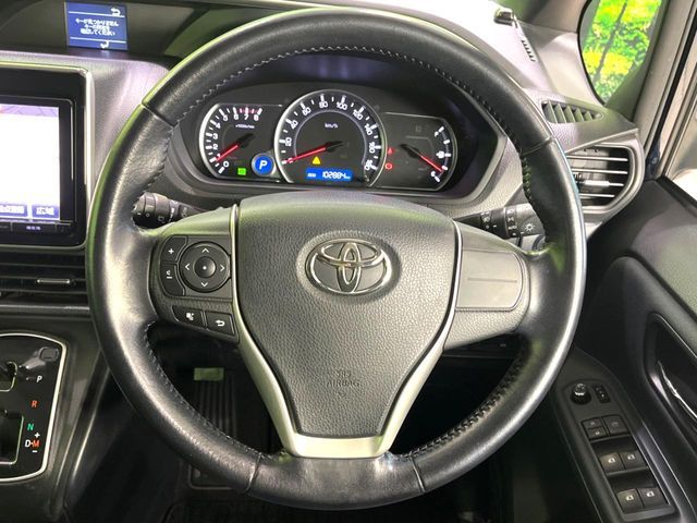 TOYOTA VOXY 2015 Image 31