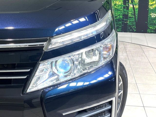 TOYOTA VOXY 2015 Image 31