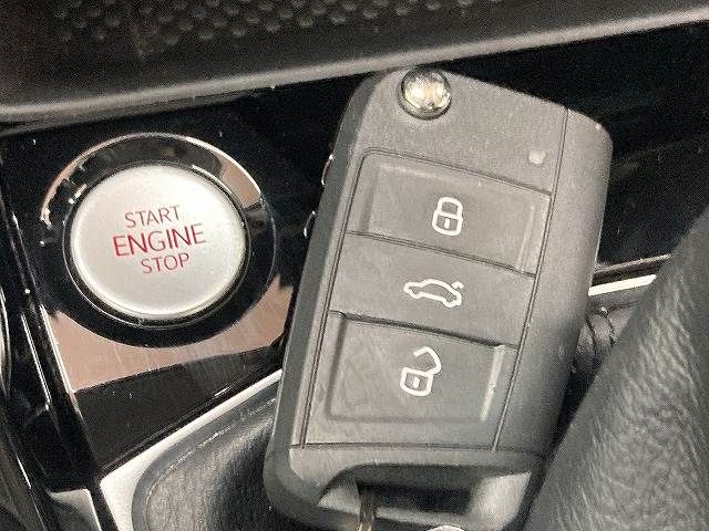 VOLKSWAGEN T-CROSS 2020 Image 31