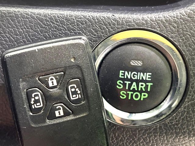 TOYOTA VOXY 2013 Image 31