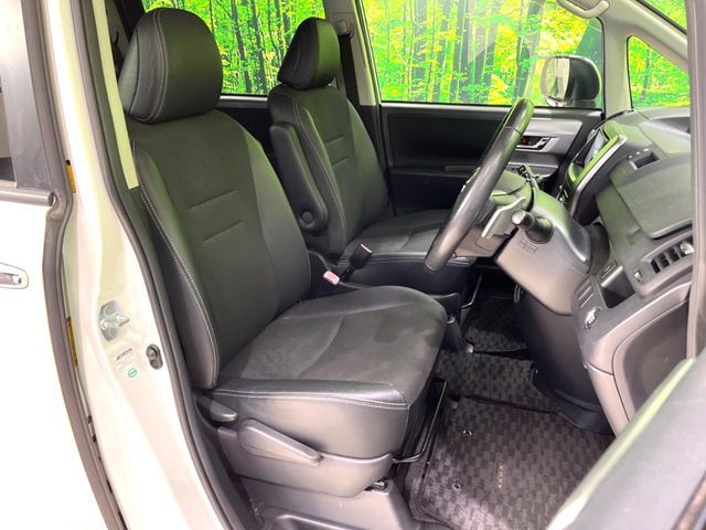 TOYOTA VOXY 2013 Image 31