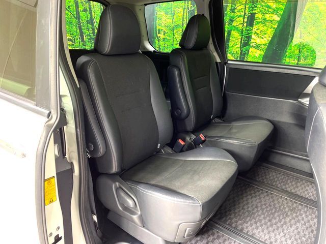 TOYOTA VOXY 2013 Image 31