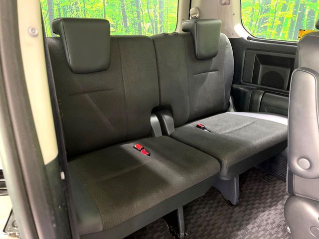 TOYOTA VOXY 2013 Image 31