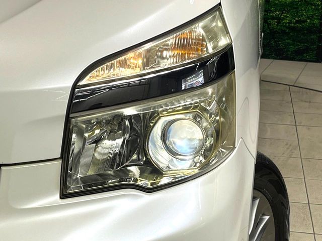 TOYOTA VOXY 2013 Image 31