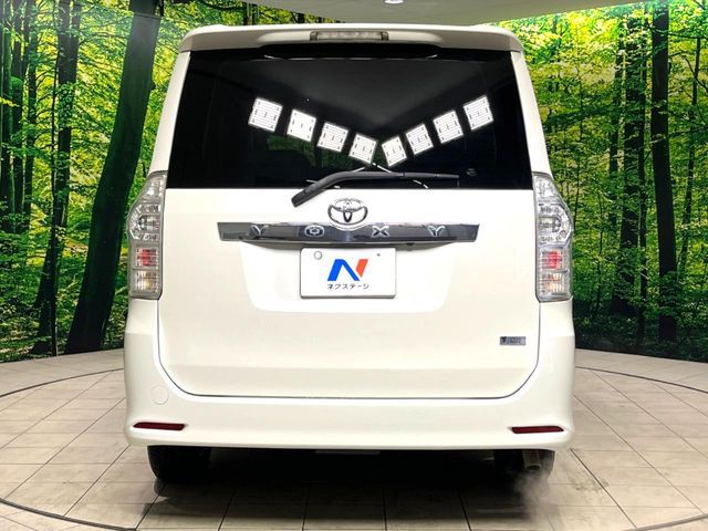 TOYOTA VOXY 2013 Image 31