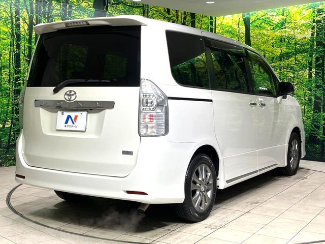 TOYOTA VOXY 2013 Image 31