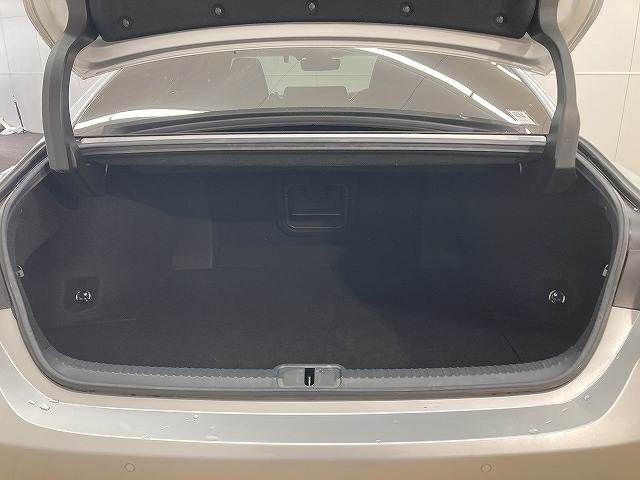 TOYOTA LEXUS ES300H 2019 Image 31