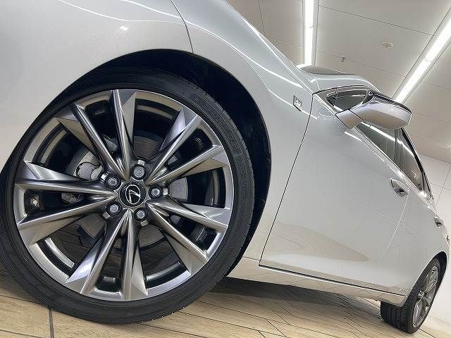 TOYOTA LEXUS ES300H 2019 Image 31