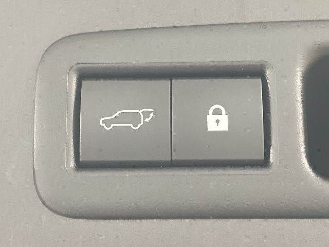 TOYOTA LEXUS UX250H 2019 Image 31