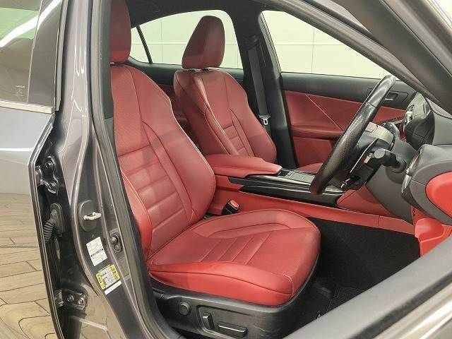 TOYOTA LEXUS IS300H 2021 Image 31