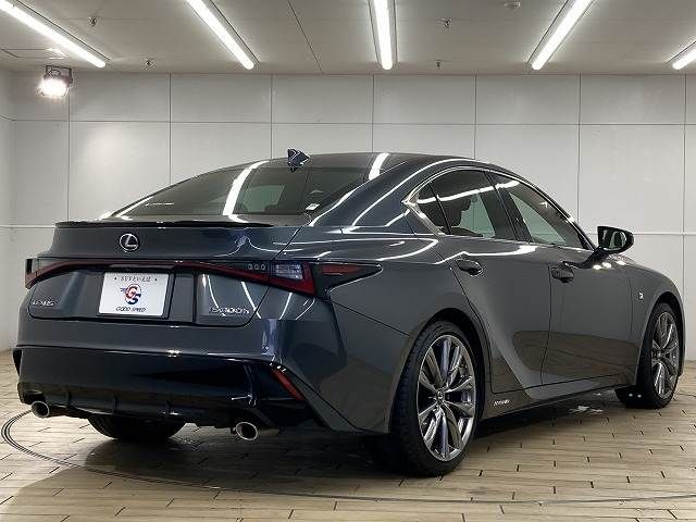 TOYOTA LEXUS IS300H 2021 Image 31