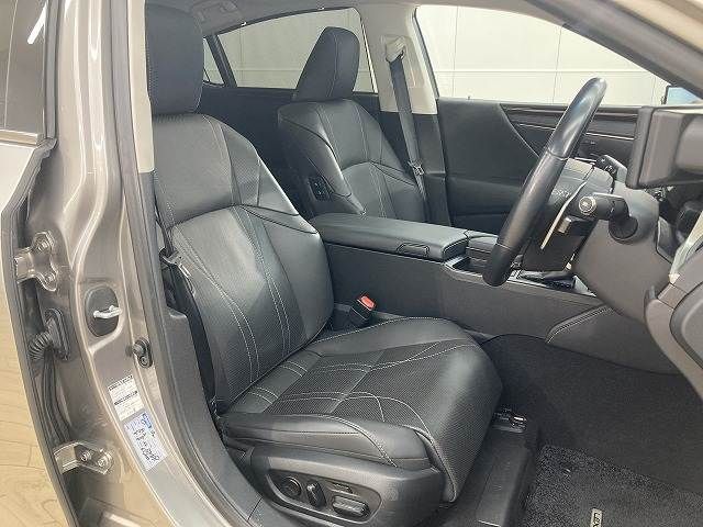 TOYOTA LEXUS ES300H 2019 Image 31