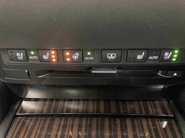 TOYOTA LEXUS ES300H 2019 Image 31