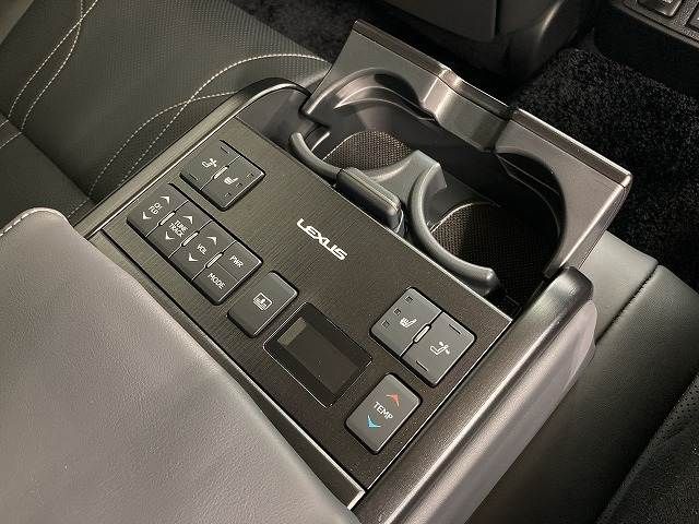 TOYOTA LEXUS ES300H 2019 Image 31