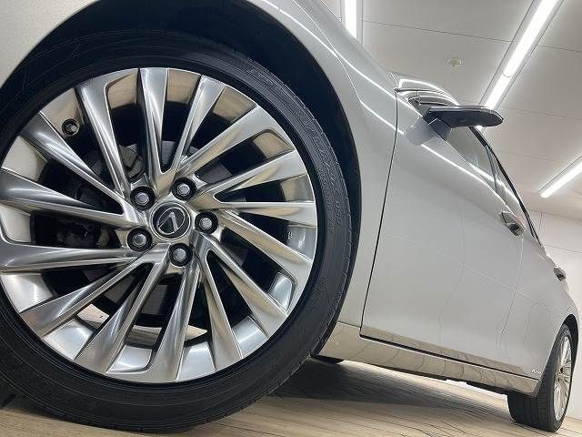 TOYOTA LEXUS ES300H 2019 Image 31