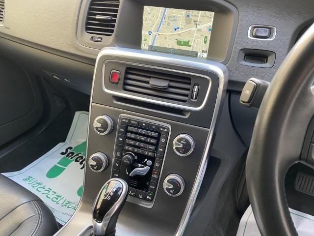 VOLVO V60 2016 Image 31