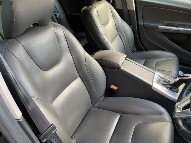 VOLVO V60 2016 Image 31